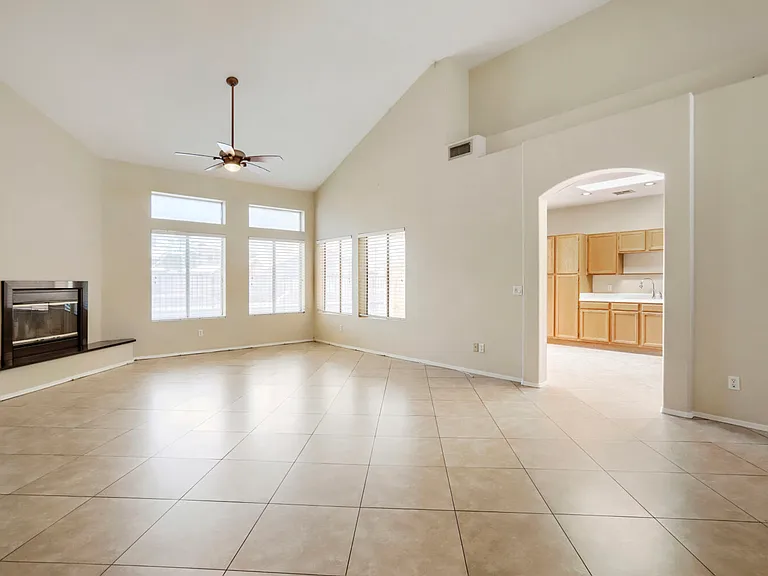 9047 W Port Royale Ln — Photo 23