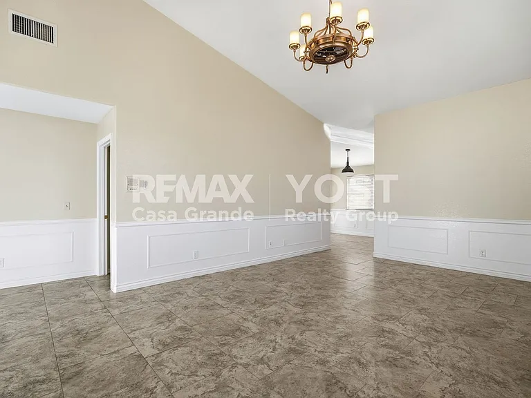 2094 N Sweetwater Dr — Photo 4