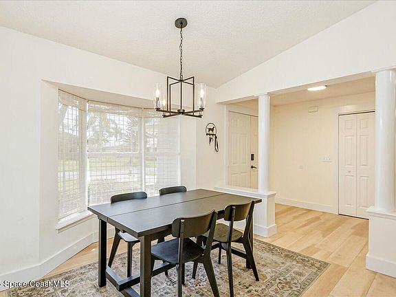3rd image of 1362 York Cir