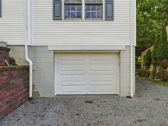 4th image of 110 Buehner Dr