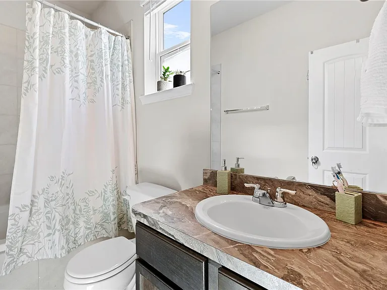 984 Rice Dr — Photo 8