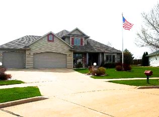 4401 N Clayhill Dr, Appleton, WI 54913