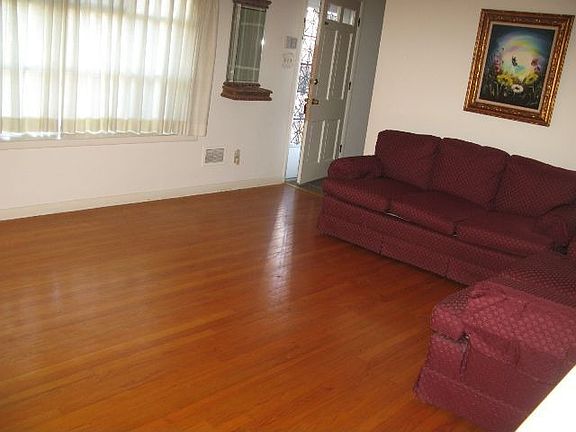 2nd image of 208 Woodlawn Ave