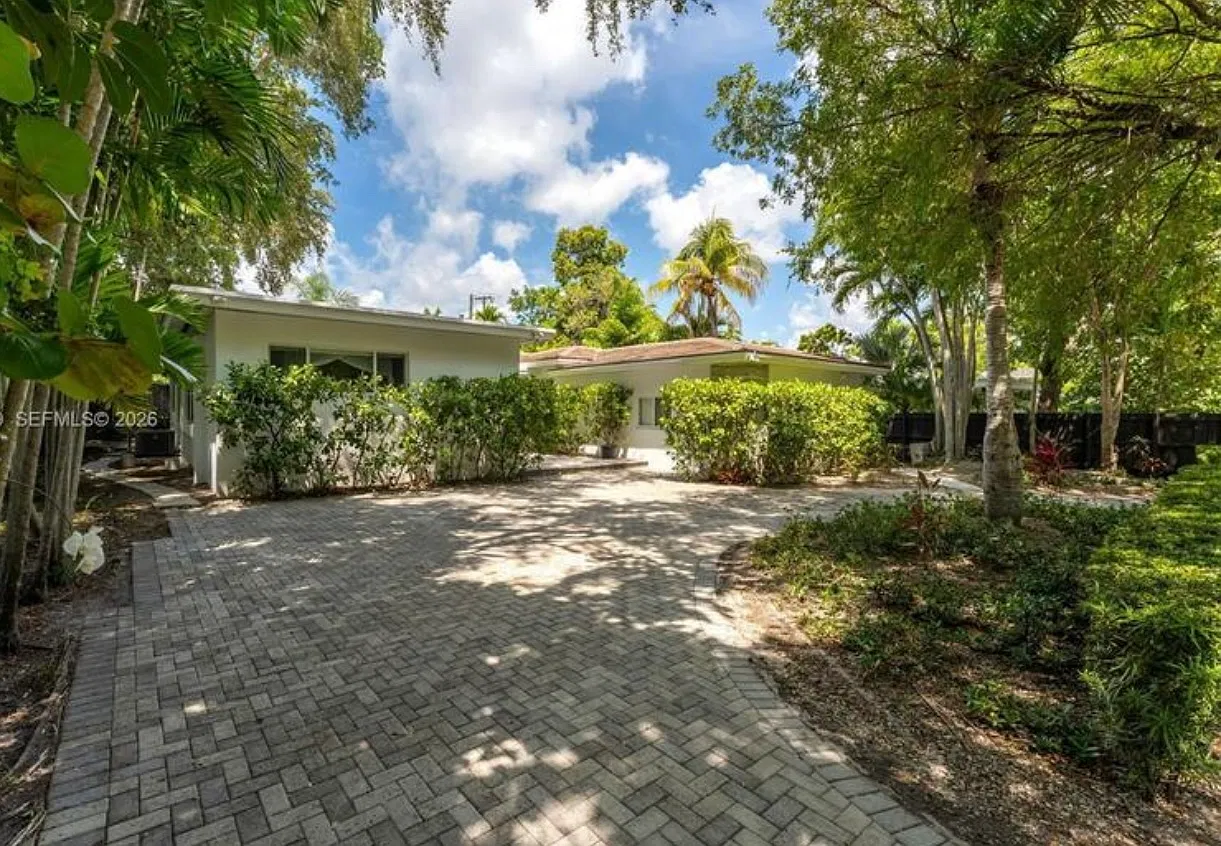 5 bed, 3.5 bath, 3682 sqft, $16,500 — Photo 1