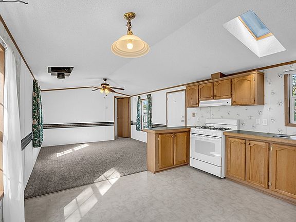4th image of 18 Maple St #52