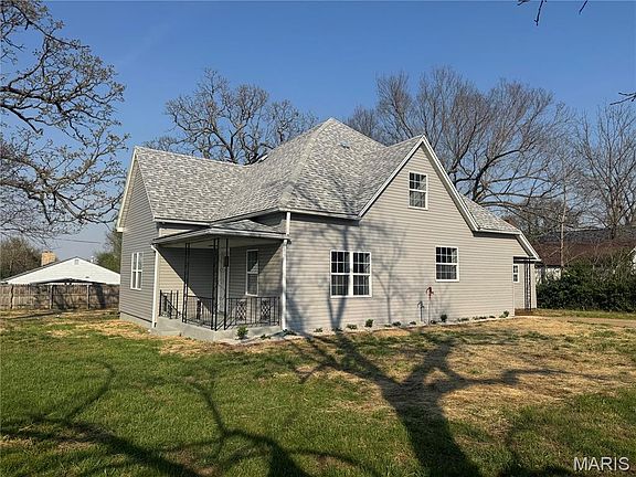 3rd image of 402 N Chestnut St