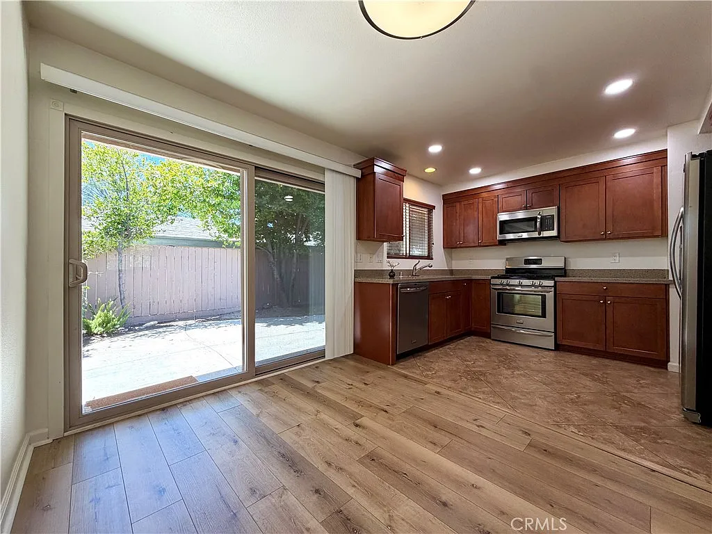 2 bed, 900 sqft, $2,750 — Photo 4