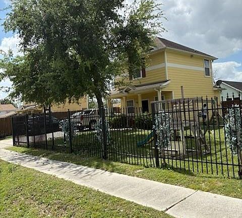 5th image of 9335 Lomax St