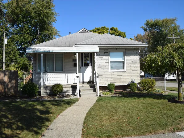 1706 Richmond Ave, Lincoln Park, MI 48146
