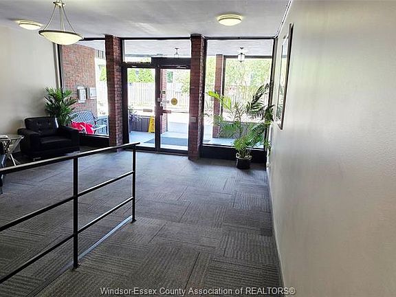 5th image of 3905 Riverside Dr E #401