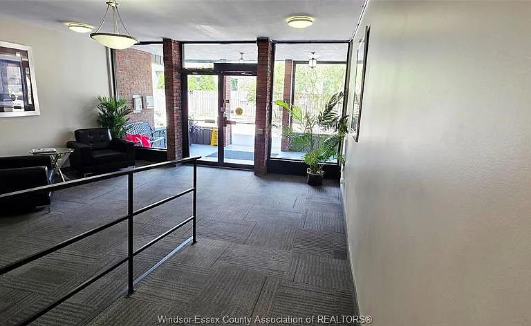 3900 Wyandotte St E #121 — Photo 9
