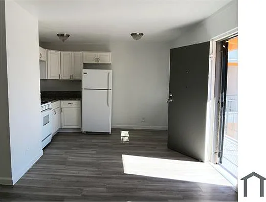 2 bed, 700 sqft, $1,079 — Photo 2