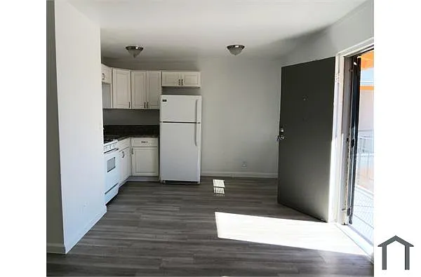 Building Photo - 2301 Wengert Ave #55