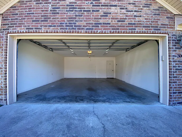 3005 Chapman Ct — Photo 2
