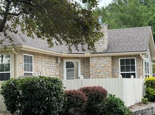 957 NE Devon Dr, Lees Summit, MO 64064