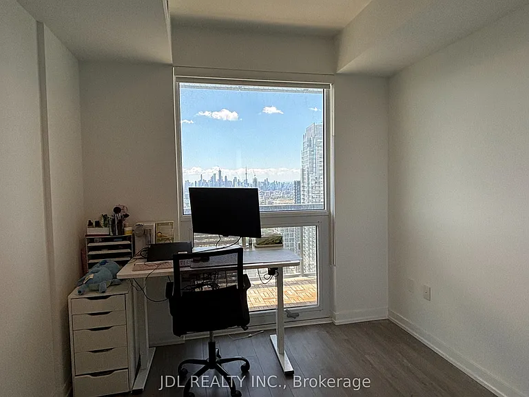 39 Roehampton Ave #3704 — Photo 8