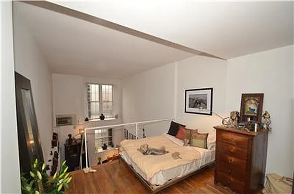 Rented by Buchbinder & Warren | media 21