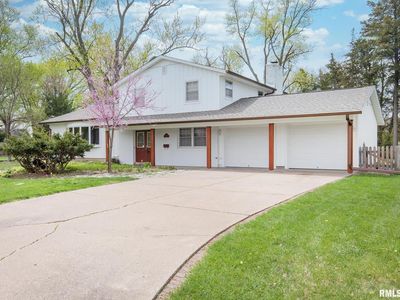 18 Sunset Cir, Bettendorf, IA, 52722