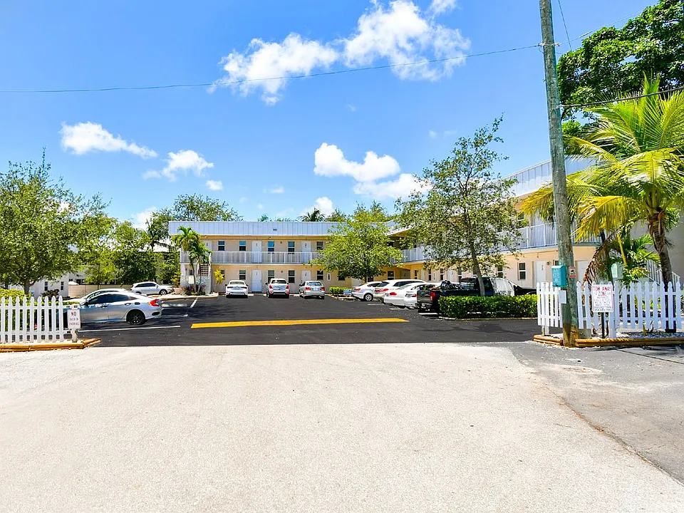 902 SE 1st St #23