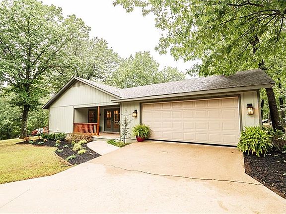 4th image of 15273 Lakewood Dr