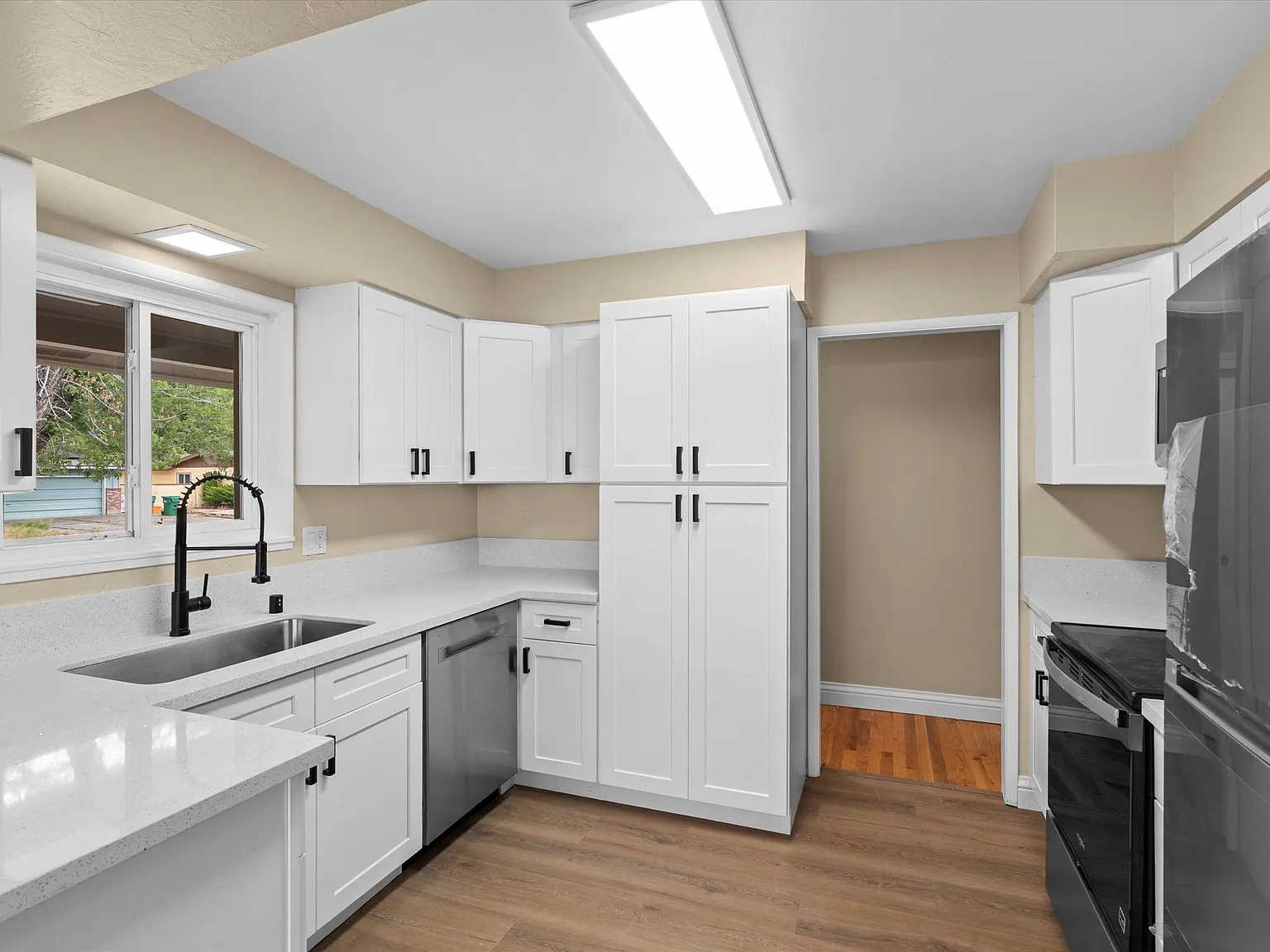3 bed, 1232 sqft, $2,600 — Photo 4