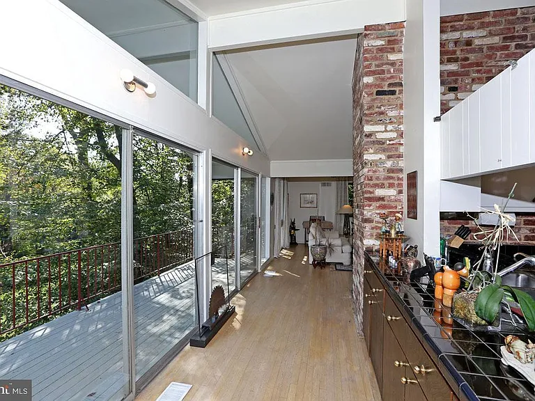 6900 Heatherhill Rd — Photo 16