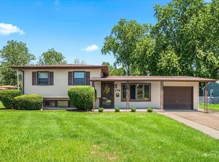 176 Boulder Hill Pass, Montgomery, IL 60538
