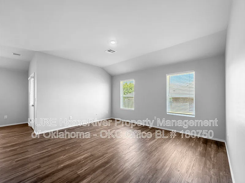 3 bed, 2.0 bath, 1355 sqft, $1,445 — Photo 2
