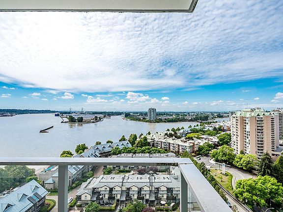 3rd image of 988 Quayside Dr #1811