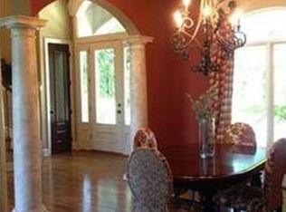 7205 Curth Rdg, Parkville, MO 64152