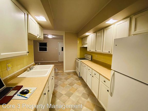 5th image of 4012 N Twelve Oaks Dr