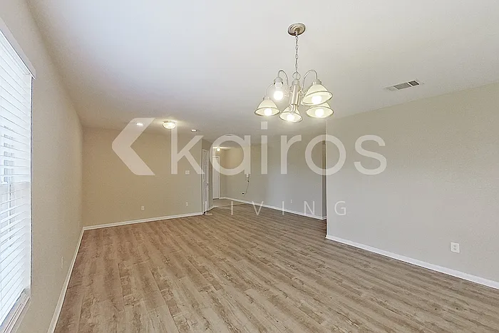 4 bed, 2.0 bath, 2099 sqft, $1,825 — Photo 4