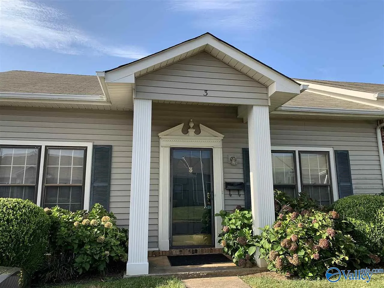 2 bed, 2.0 bath, 1000 sqft, $1,300 — Photo 1