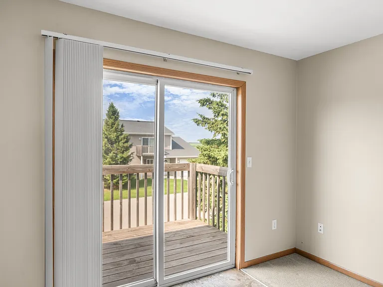 1508 Spruce Dr NE — Photo 4