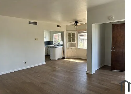 1 bed, 865 sqft, $1,350 — Photo 3