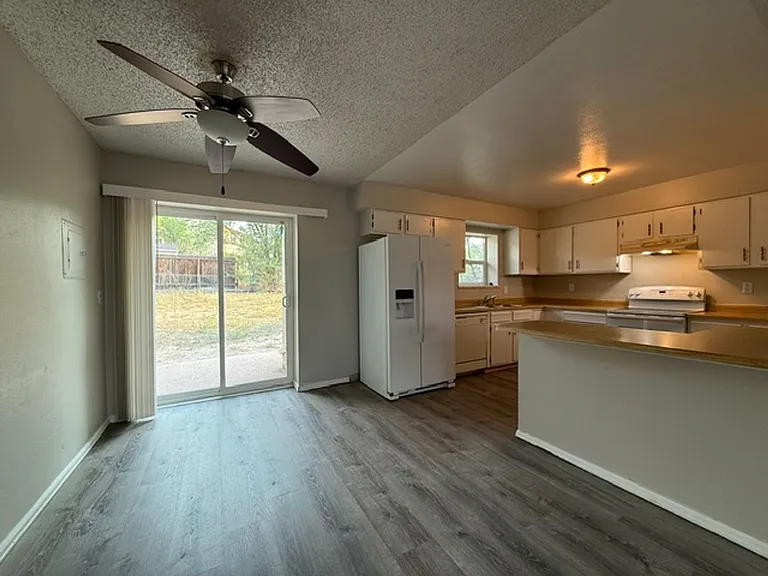 7140 Poteae Dr — Photo 5