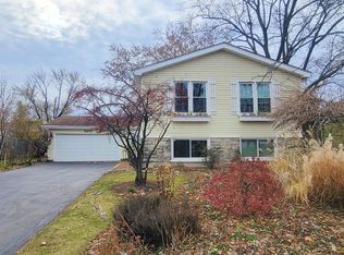 565 Emerson Cir, Bolingbrook, IL 60440