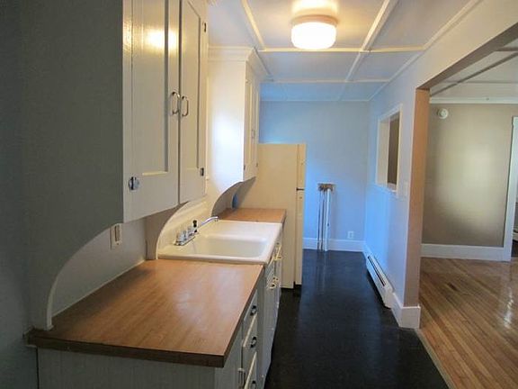 Kitchen w/ WD hookups