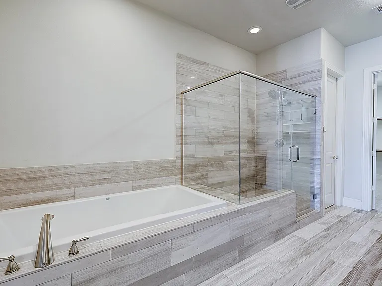 1110 Thompson St — Photo 22