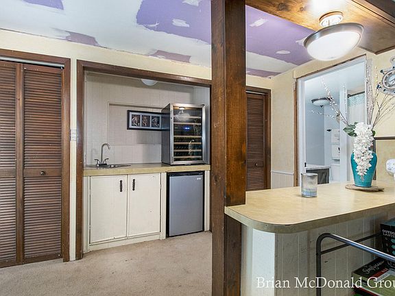 4th image of 8952 Long Lake Dr E
