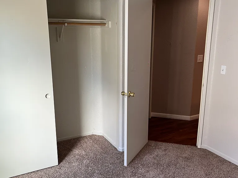 6047 Dresden Way — Photo 23