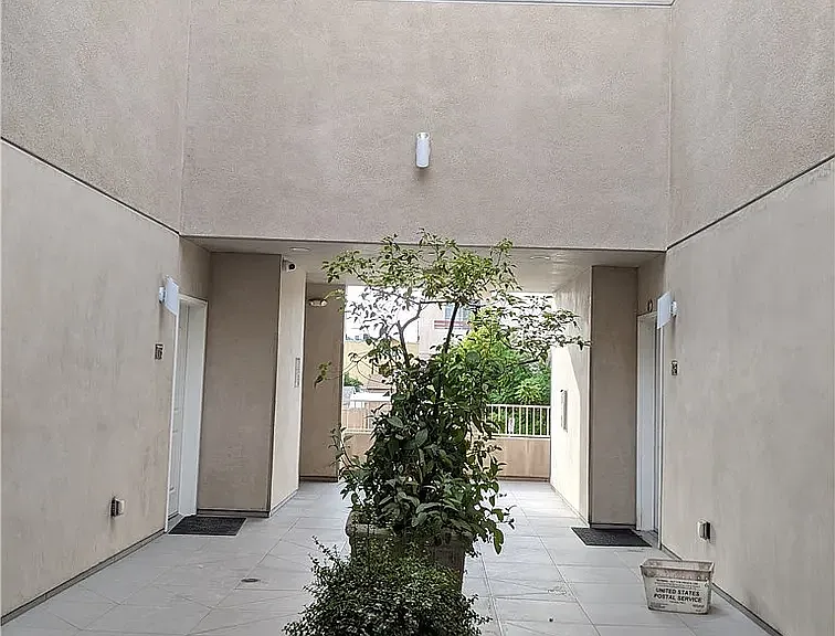 18358 Saticoy St #101 — Photo 10