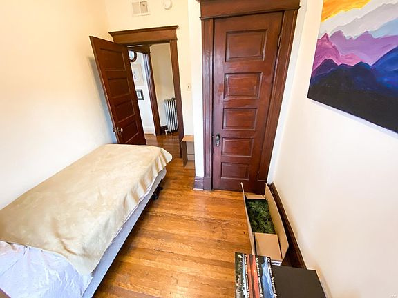 5th image of 4410 Laclede Ave #A