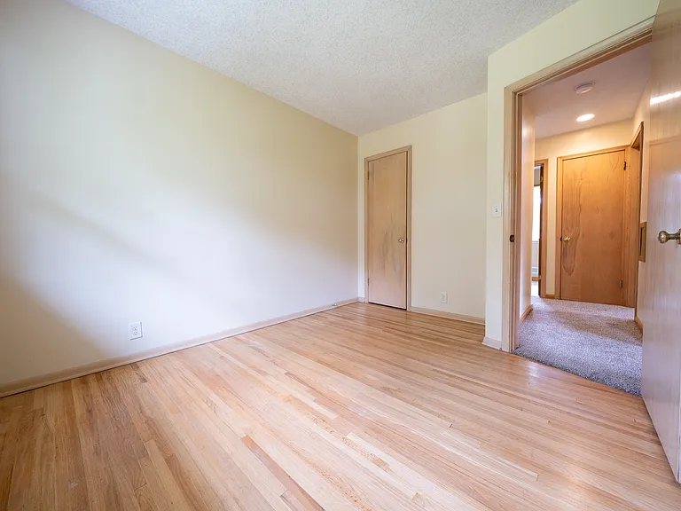 1140 Evergreen Ln N — Photo 15