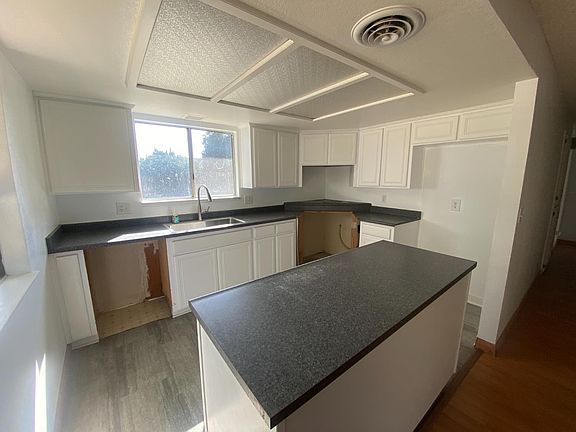 5th image of 23 Walnut Tree Dr