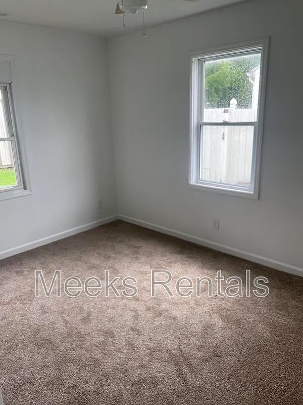 3 bed, 1.0 bath, 800 sqft, $900 — Photo 4