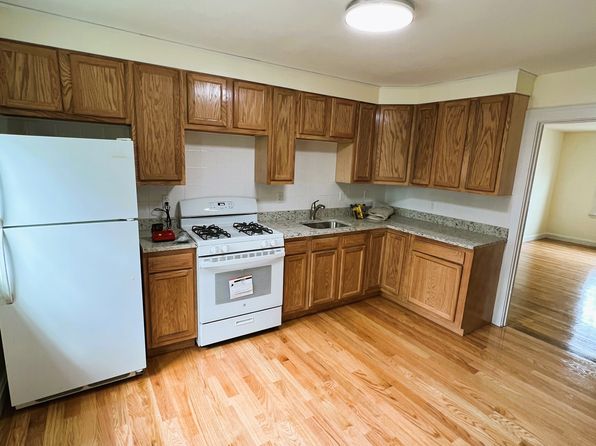5 Common St APT 2R