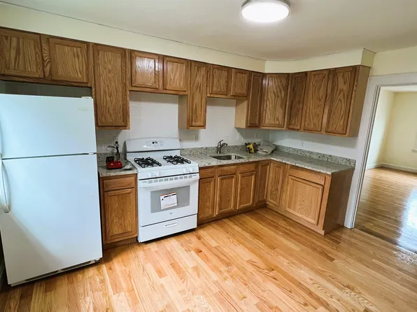 5 Common St APT 2R, Quincy, MA 02169