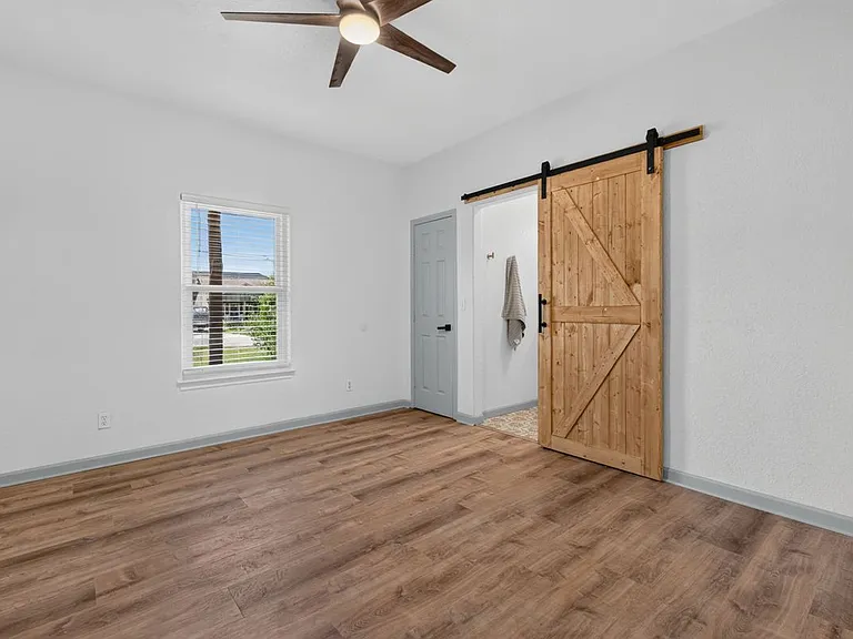 112 Remington Rd — Photo 23