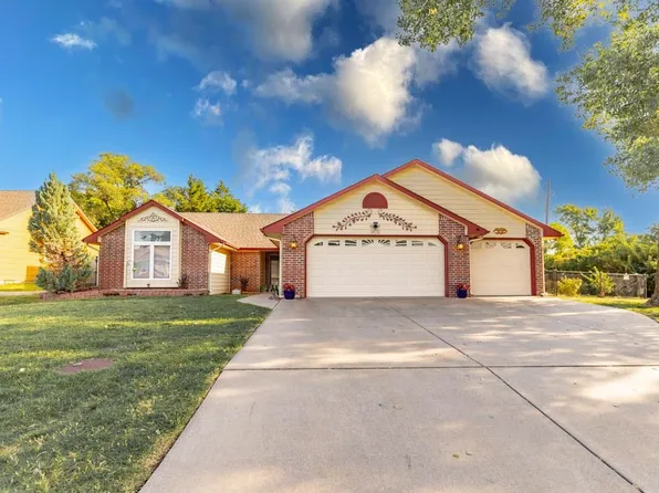 902 Forrest Glenn Dr, Arkansas City, KS 67005